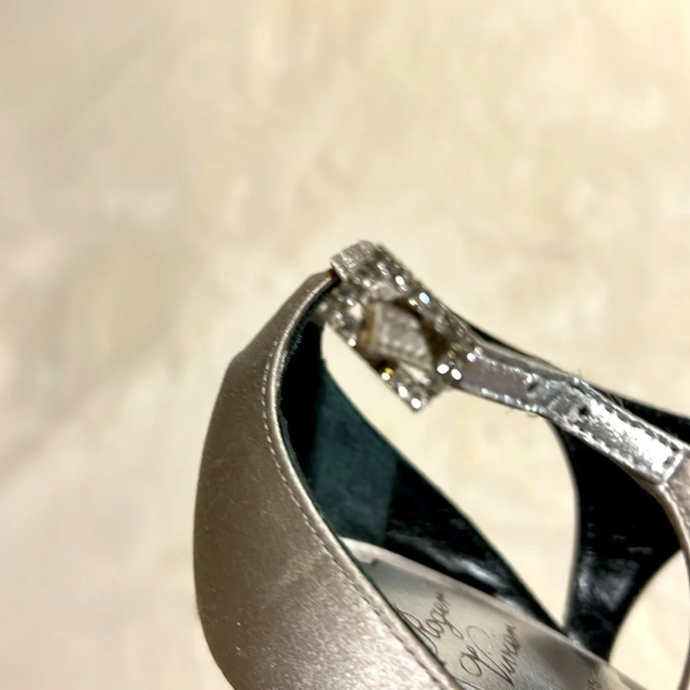 Roger Vivier. Satin Women's Silver Strappy Heels. Size 39/8 Made in Italy